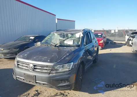 2019 Volkswagen Tiguan 2.0T Se/2.0T Sel/2.0T Sel R-Line/2.0T Sel R-Line Black из США, поврежденный, VIN 3VV3B7AX2KM063310